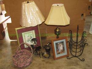lot 324 image: Assorted home decor including lamps, picture frames plus