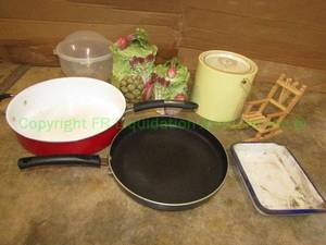 lot 327 image: Cooking and baking items