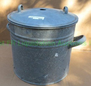 lot 165 image: Galvanized metal pidded pot