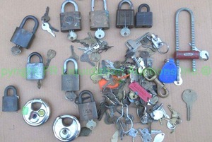 lot 40 image: Vintage US Navy magazine locks and other locks and assorted keys