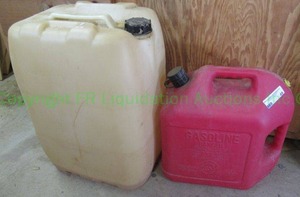 lot 49 image: Blitz 5 gallon gas can and 10 gallon storage container
