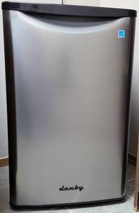 lot 5 image: DANDY MINI REFRIGERATOR MODEL DAR044A6BSLDB IN WORKING CONDITION AS SHOWN. THIS UNIT IS STILL PLUGGED IN AND RUNNING