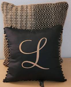 lot 21 image: LOT OF 2 ACCENT PILLOW CUSHIONS IN STYLE, COLOR, AND CONDITION SHOWN. (YOUR BID X 2)