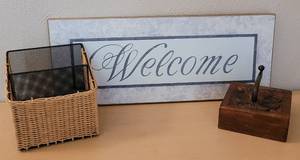 lot 64 image: LOT OF HOME DECOR INCLUDING CARVED ROSETTE HOOK, WELCOME SIGN AND MORE AS SHOWN.