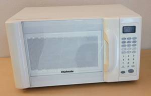 lot 65 image: CHEFMATE MICROWAVE MODEL P70D20AL-D4 AS SHOWN. TESTED AND WORKING.