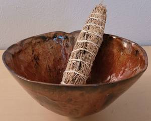lot 82 image: GLAZED POTTERY STYLE VASE IN STYLE, COLOR, AND CONDITION SHOWN.