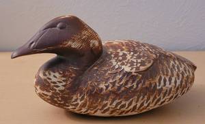 lot 91 image: MADE IN SWEDEN DECORATIVE DUCK SCULPTURE AS SHOWN.