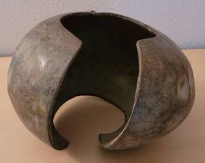 lot 94 image: SCULPTED IRON ART  DECOR IN STYLE, COLOR, AND CONDITION SHOWN. 9.5 W x 9.5 D x 6 H