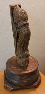 lot 97 image: SCULPTED WOOD ACCENT DECOR AS SHOWN. HEAVY 11 W x 9.5 D x 22 H