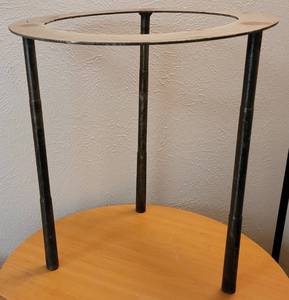 lot 103 image: CUSTOM MADE IRON STAND IN STYLE, COLOR, AND CONDITION SHOWN. 13.75 DIA x 15.5 H