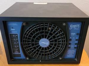 lot 110 image: BREEZE AT BY ECO QUEST AIR PURIFIER MODEL OM 01287 AS SHOWN.
