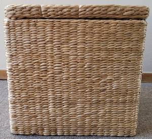 lot 122 image: WOOVEN STYLE DECORATIVE STORAGE BOX AS SHOWN. 14.75 W x 11.75 D x 14.75 H