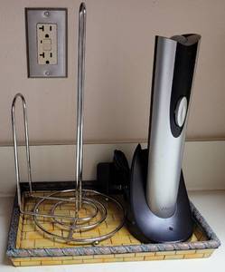 lot 134 image: OSTER ELECTRIC WINE OPENER MODEL 4207 AND MORE AS SHOWN. TESTED AND POWERS ON.