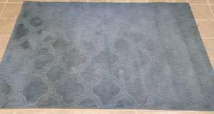 lot 178 image: LARGE SIZE AREA RUG IN STYLE, COLOR, AND CONDITION SHOWN.