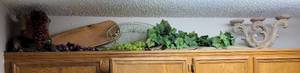 lot 187 image: LOT OF HOME DECOR INCLUDING CANDLE HOLDER, BASKET, FLORAL AND MORE AS SHOWN. NICE MIXED LOT