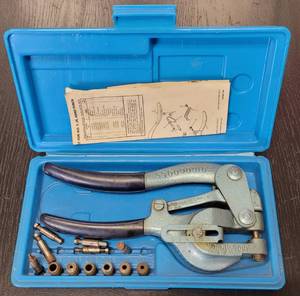 lot 190 image: No. 5 JR HAND PUNCH BY ROPER WHITNEY IN CASE AS SHOWN.