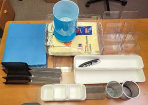 lot 208 image: MIXED LOT OF OFFICE SUPPLIES INCLUDING LAMP, TRAYS, DIVIDERS AND MORE AS SHOWN.