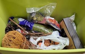 lot 224 image: FLORAL  DECOR LOT IN PLASTIC STORAGE BIN AS SHOWN.