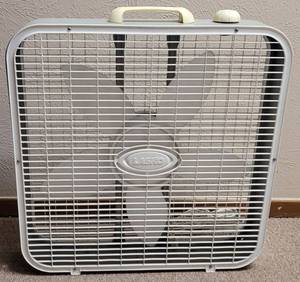 lot 226 image: LASKO BOX FAN AS SHOWN. TESTED AND POWERS ON.