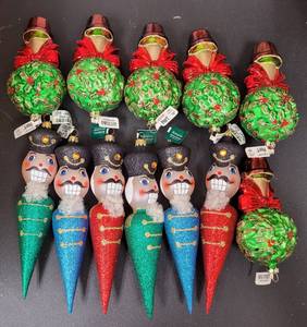 lot 245 image: LOT OF 12 PIER 1 IMPORTS CHRISTMAS ORNAMENTS AS SHOWN.