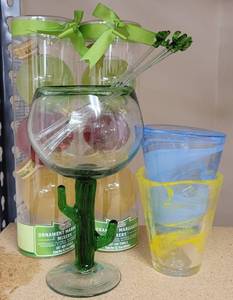 lot 250 image: ORNAMENT MARGARITA MIXERS, GLASS STIRRERS AND MORE AS SHOWN.