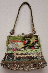 lot 261 image: HAND BAG  PURSE IN STYLE, COLOR, AND CONDITION SHOWN.