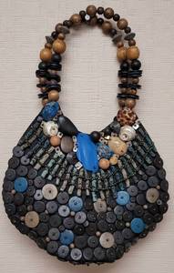 lot 265 image: HAND BAG  PURSE IN STYLE, COLOR, AND CONDITION SHOWN.
