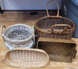 lot 282 image: ASSORTED BASKETS AS SHOWN.