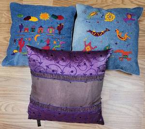 lot 283 image: LOT OF 3 ACCENT PILLOWS  CUSHIONS IN STYLES, COLOR, AND CONDITION SHOWN.