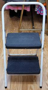 lot 286 image: COSCO STEPLADDER AS SHOWN.