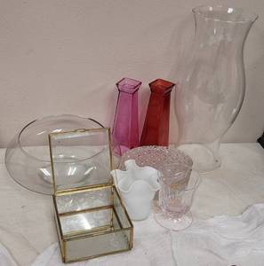 lot 291 image: ASSORTED GLASS DECOR AS SHOWN.