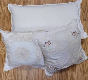 lot 299 image: ASSORTED ACCENT PILLOWS  CUSHIONS IN STYLES, COLORS, AND CONDITION SHOWN.