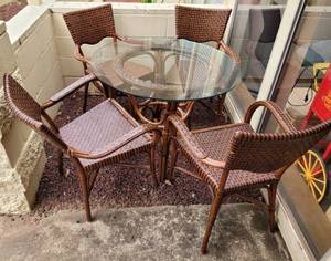 lot 332 image: PATIO TABLE WITH GLASS TOP AND 4 MATCHING CHAIRS IN STYLE, COLOR, AND CONDITION SHOWN. (YOUR BID X 5)