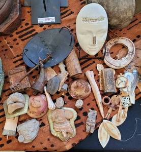lot 340 image: LOT OF MIXED ARTIFACT TYPE ITEMS INCLUDING BONES AND MORE AS SHOWN.