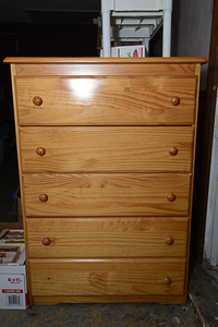 lot 91 image: Solid Knotted Pinewood Chest of Drawers