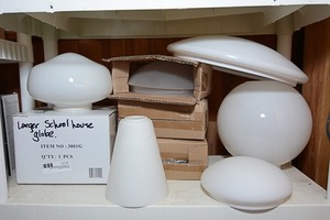 lot 7 image: Assorted white ceiling lights