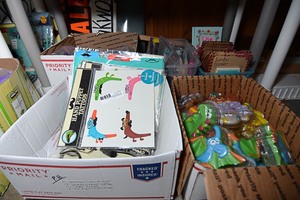 lot 18 image: Assorted toys, games, & supplies
