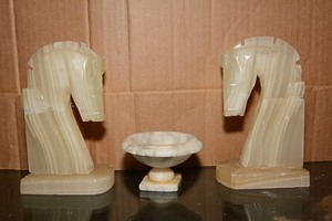 lot 212 image: Decorative Soapstone Horsehead Book  Ends End Ring Dish