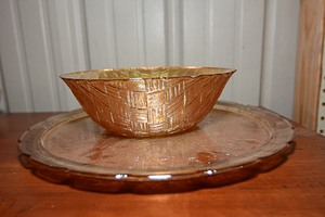 lot 239 image: Carnival Glass SErving Bowl and Lusterware Platter
