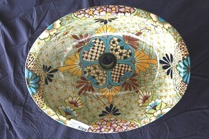 lot 28 image: South American Style Decoratve Porcelain Bath Sink
