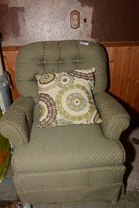 lot 29 image: Olive Green Rotating Recliner
