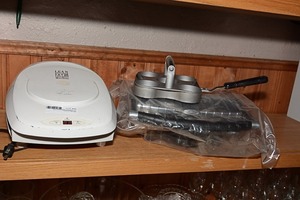 lot 46 image: VillaWare panini grill, George Foreman grill, & assorted cookware