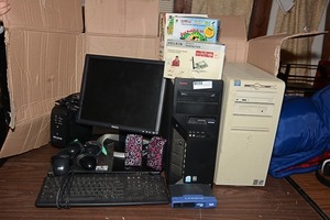 lot 64 image: Dell computer, hard drives, & miscellaneous computer equipment