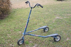 lot 191 image: Trikke scooter