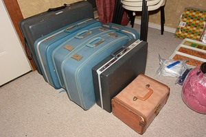 lot 81 image: Assorted travel luggage