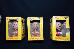 lot 124 image: Kelloggs Walt Disney World collectable Mickey Mouse bobble head in original packaging