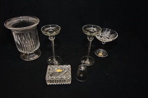 lot 122 image: Lead crystal pieces including Cristal Darques genuine lead crystal