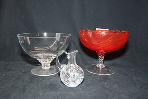 lot 112 image: Crafted compote disches & decorative pitcher