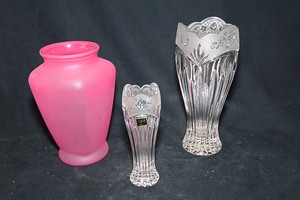 lot 111 image: Oneida Crystal vase (made in Germany) & other similar vases