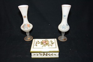 lot 109 image: 2 Norleans vases made in Italy & decorative display made in Italy